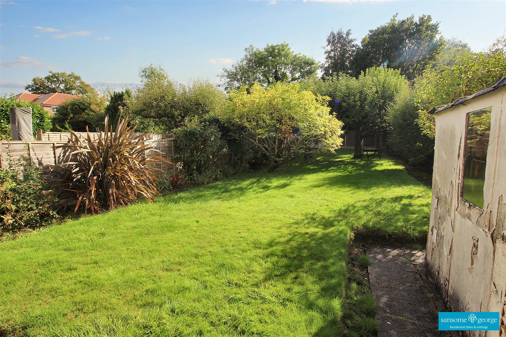 Redhatch Drive, Earley